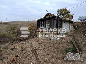 Вила с 1000 кв.м. дворно място с ГЛЕДКА МОРЕ на 27 км. от Бургас - с. Изворище!!!