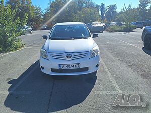 Продавам Toyota Auris, дизел, ноември, 2010